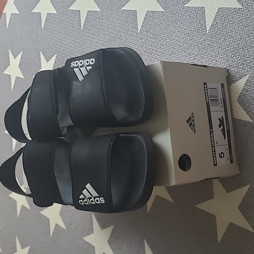 Adidas Adilette sandals K US5 (EUR37) in black and white